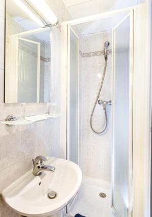 Camelia Hotel Paris Exterior photo